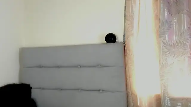 Snapshot of andrew_uwu_ chatting on February 21, 7:04 pm andrew uwu online show from February 21, 7:04 pm