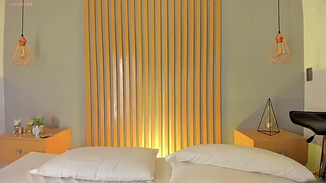 mary suarez online show from February 11, 3:40 am