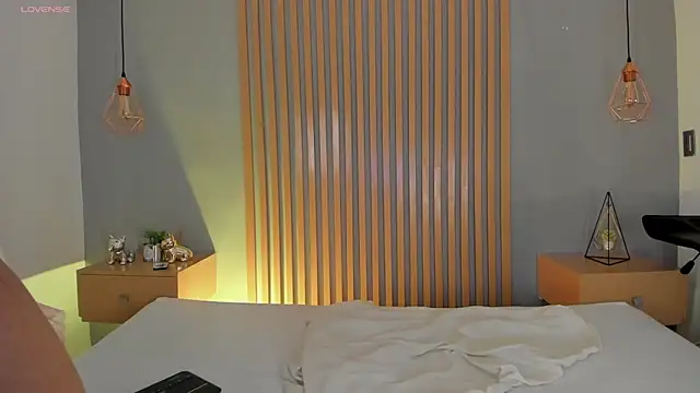 mary suarez online show from February 14, 3:43 am