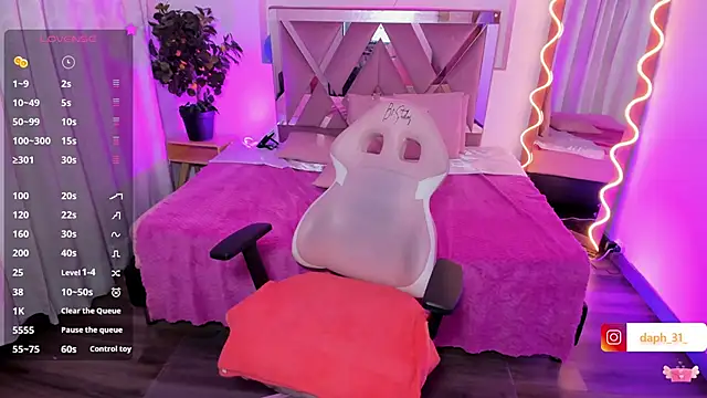 Daphnne tay online show from March 5, 6:12 am