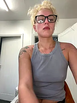 Snapshot of Barbie_26 chatting on December 3, 9:44 am Barbie 26 online show from December 3, 9:44 am