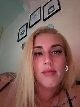 Snapshot of Barbie_26 chatting on January 16, 10:02 pm Barbie 26 online show from January 16, 10:02 pm