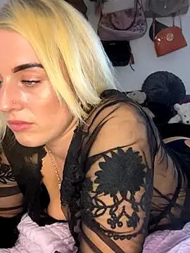 Snapshot of Barbie_26 chatting on November 30, 3:16 pm Barbie 26 online show from November 30, 3:16 pm