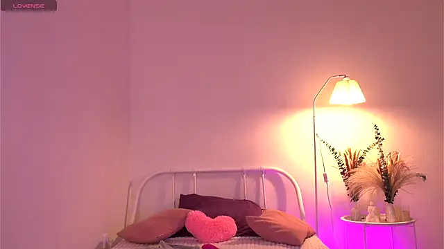 Snapshot of tender_babyy chatting on October 3, 12:57 pm tender babyy online show from October 3, 12:57 pm