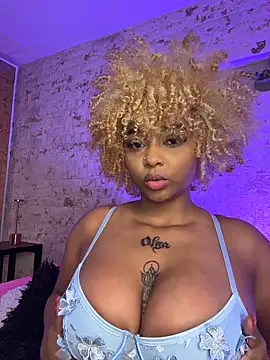 Snapshot of pamela_west chatting on February 19, 8:05 pm pamela west online show from February 19, 8:05 pm