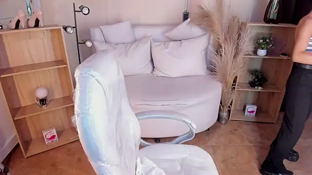 Amy Kiitty  online show from January 3, 8:32 pm