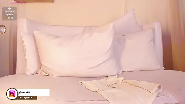 Amy Kiitty  online show from January 17, 11:51 pm