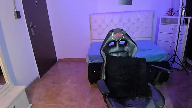 Amy Kiitty  online show from September 12, 1:22 pm