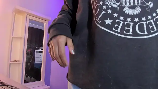 Amy Kiitty  online show from October 21, 12:50 pm