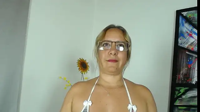 Snapshot of Iivana_19 chatting on February 17, 10:36 pm Iivana 19 online show from February 17, 10:36 pm