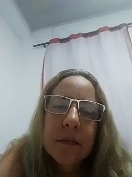 Snapshot of Iivana_19 chatting on February 18, 3:21 am Iivana 19 online show from February 18, 3:21 am