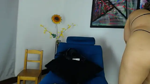 Snapshot of Iivana_19 chatting on March 19, 4:24 pm Iivana 19 online show from March 19, 4:24 pm