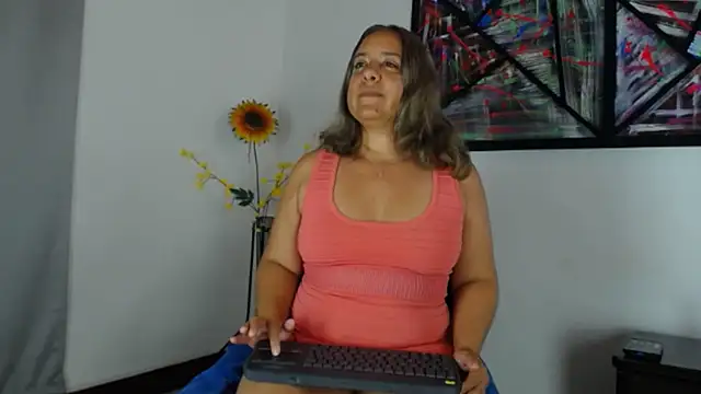 Snapshot of Iivana_19 chatting on March 19, 8:32 pm Iivana 19 online show from March 19, 8:32 pm