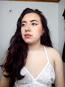 Emi chik online show from January 4, 11:00 am