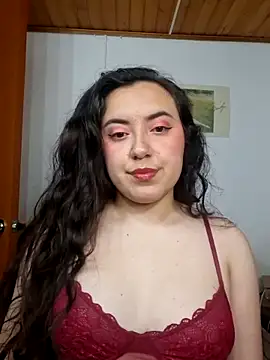Snapshot of Emi_chik chatting on May 17, 3:37 am Emi chik online show from May 17, 3:37 am