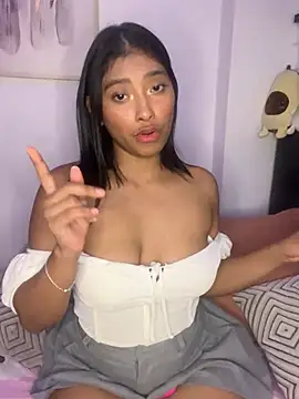Snapshot of Isabella_fasilier chatting on February 5, 12:10 am Isabella fasilier online show from February 5, 12:10 am