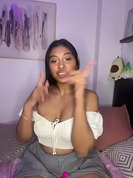 Snapshot of Isabella_fasilier chatting on February 5, 3:13 am Isabella fasilier online show from February 5, 3:13 am