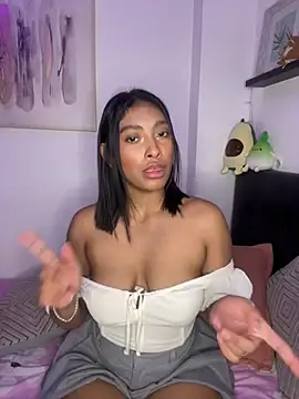 Snapshot of Isabella_fasilier chatting on February 6, 12:33 am Isabella fasilier online show from February 6, 12:33 am