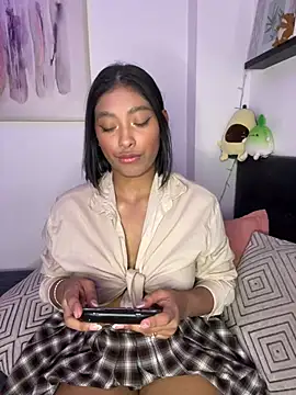 Snapshot of Isabella_fasilier chatting on February 14, 12:41 am Isabella fasilier online show from February 14, 12:41 am