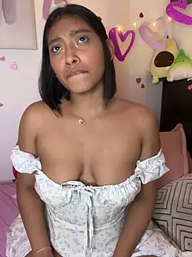 Snapshot of Isabella_fasilier chatting on February 15, 8:00 am Isabella fasilier online show from February 15, 8:00 am