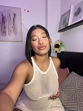 Snapshot of Isabella_fasilier chatting on February 28, 12:32 am Isabella fasilier online show from February 28, 12:32 am