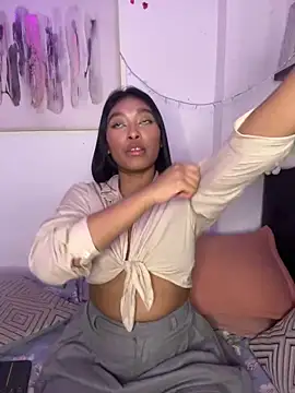 Snapshot of Isabella_fasilier chatting on March 4, 1:45 am Isabella fasilier online show from March 4, 1:45 am