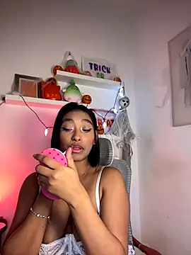 Snapshot of Isabella_fasilier chatting on October 20, 12:22 am Isabella fasilier online show from October 20, 12:22 am