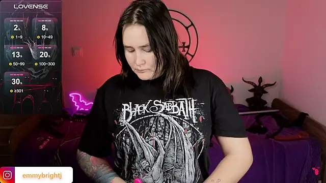 Emmybrightj  online show from December 15, 1:32 am