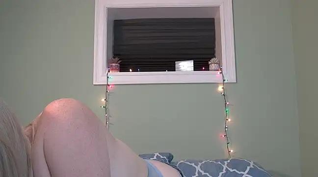 Snapshot of SummerLovingXoXo chatting on December 5, 10:34 pm SummerLovingXoXo online show from December 5, 10:34 pm