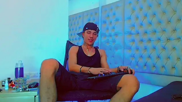 HannibalLester online show from February 4, 12:00 pm