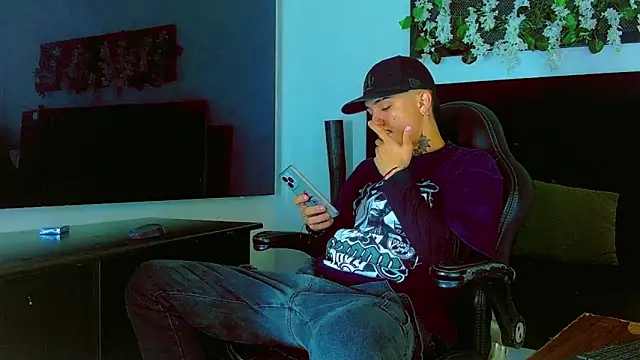 HannibalLester online show from April 22, 4:48 am