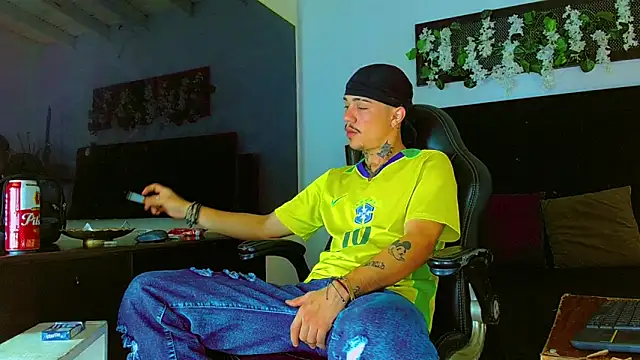 HannibalLester online show from April 23, 4:35 am