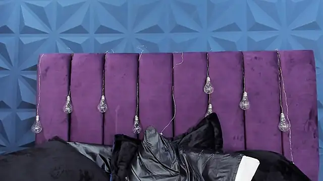 NicoleJonss online show from February 8, 4:03 am