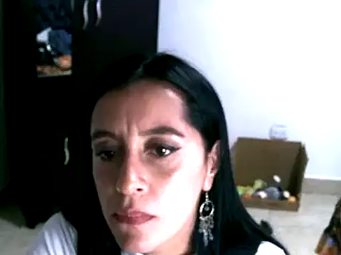 Snapshot of hailey85 chatting on December 1, 9:59 pm hailey85 online show from December 1, 9:59 pm