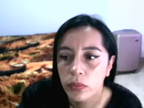 Snapshot of hailey85 chatting on December 17, 7:37 pm hailey85 online show from December 17, 7:37 pm