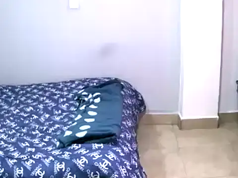 Snapshot of hailey85 chatting on January 7, 8:10 pm hailey85 online show from January 7, 8:10 pm