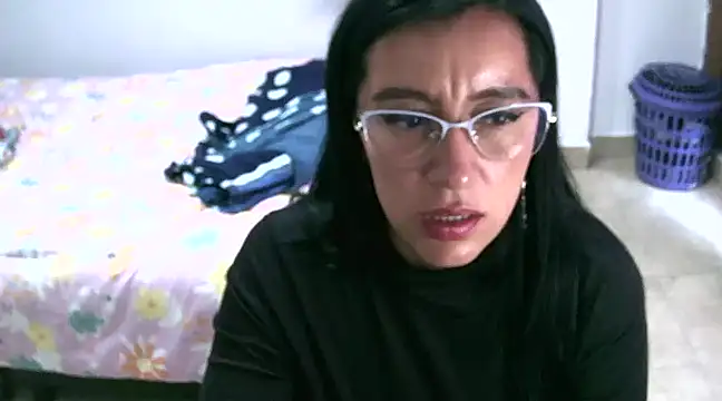 Snapshot of hailey85 chatting on February 8, 8:53 pm hailey85 online show from February 8, 8:53 pm