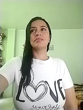 Snapshot of hailey85 chatting on October 18, 7:25 pm hailey85 online show from October 18, 7:25 pm