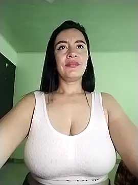 hailey85 online show from April 5, 9:45 pm