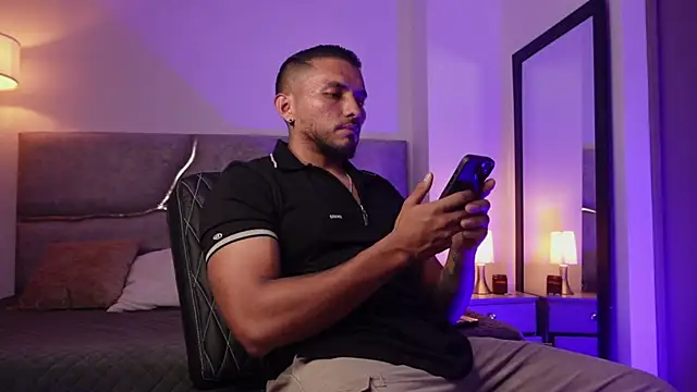 maximusclark1 online show from April 19, 4:23 am