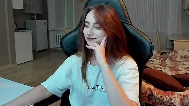 Snapshot of SilverDream chatting on February 3, 9:18 pm SilverDream online show from February 3, 9:18 pm