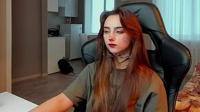 Snapshot of SilverDream chatting on February 9, 4:57 am SilverDream online show from February 9, 4:57 am