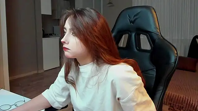 Snapshot of SilverDream chatting on February 13, 9:17 pm SilverDream online show from February 13, 9:17 pm