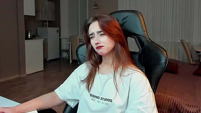 Snapshot of SilverDream chatting on February 24, 10:47 pm SilverDream online show from February 24, 10:47 pm