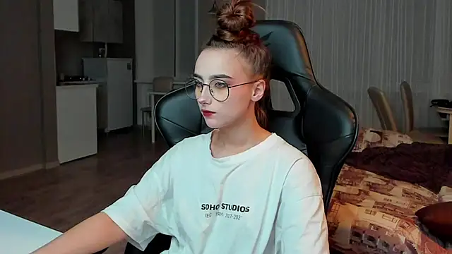 Snapshot of SilverDream chatting on March 15, 8:43 pm SilverDream online show from March 15, 8:43 pm