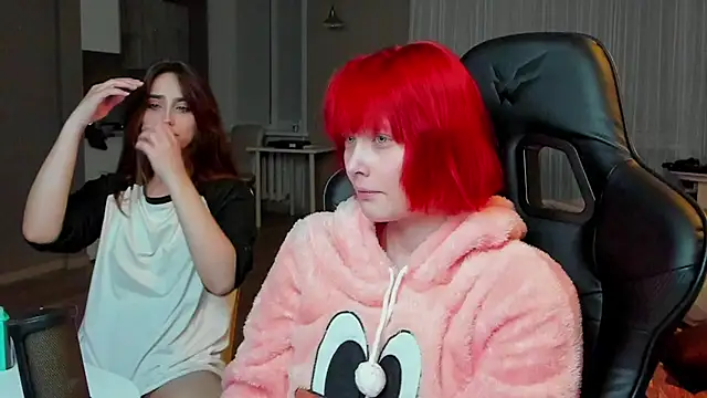 Snapshot of SilverDream chatting on March 19, 10:42 pm SilverDream online show from March 19, 10:42 pm