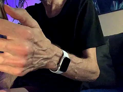 Bula94193 online show from October 17, 7:49 pm