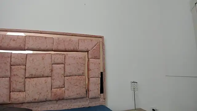 zoee lovv online show from December 20, 9:43 am