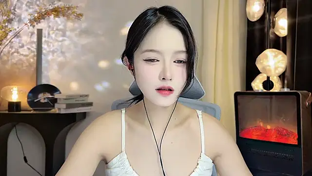 xiaodaibabyy online show from February 22, 1:24 pm