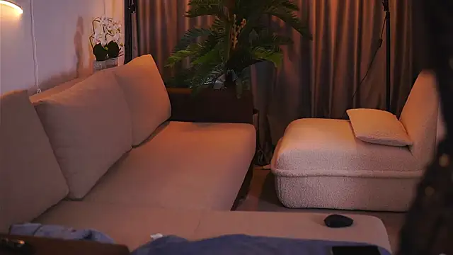 GinaValentinna online show from February 21, 10:37 pm